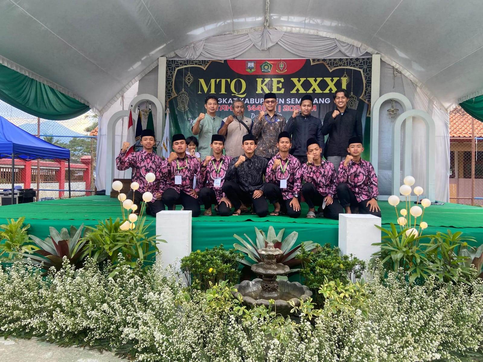 Kontingen santri Al Maka di panggung MTQ ke-XXXI Tingkat Kabupaten Semarang 2025