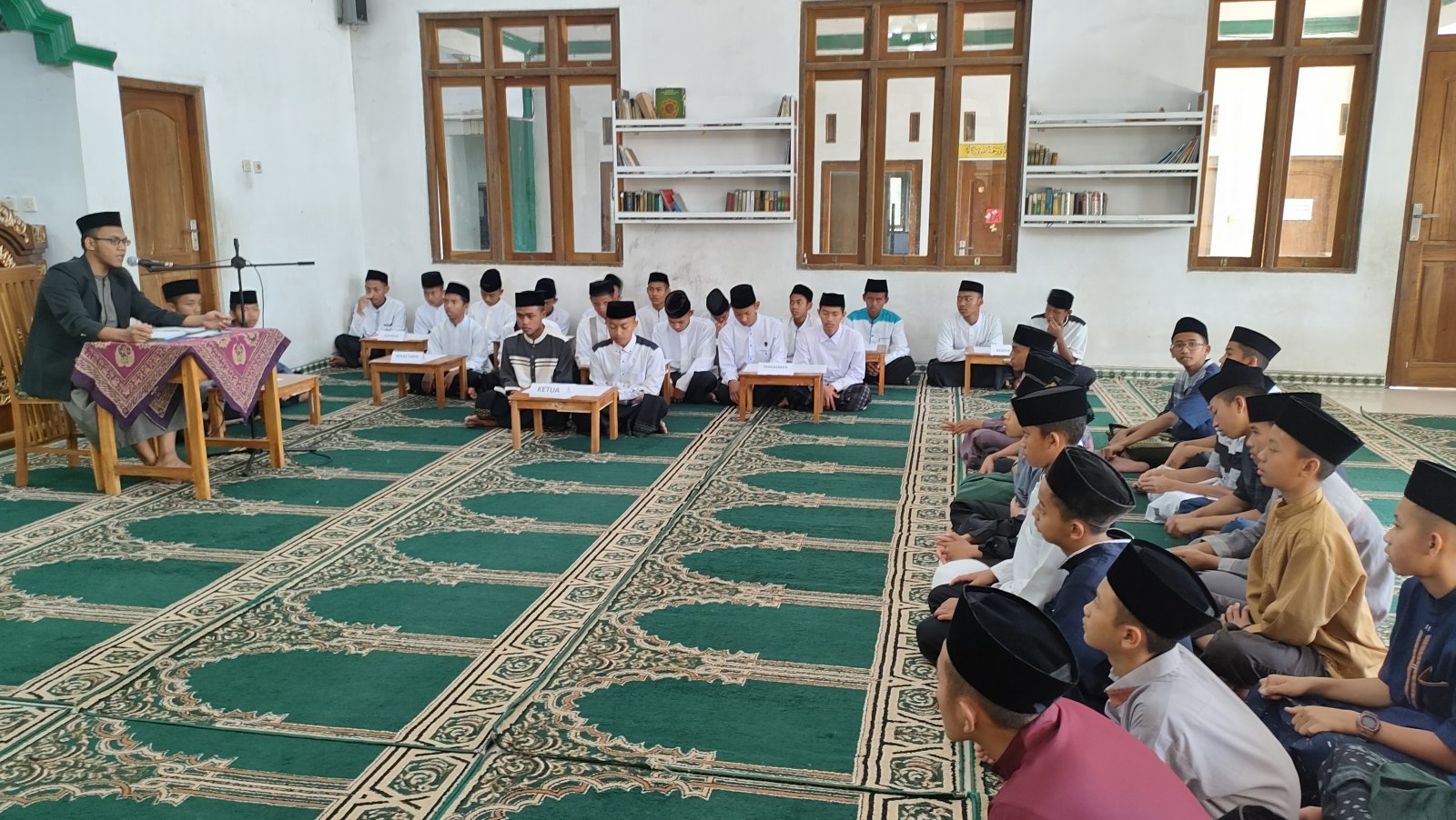 Mudir mengesahkan pengurus organisasi santri Al Maka