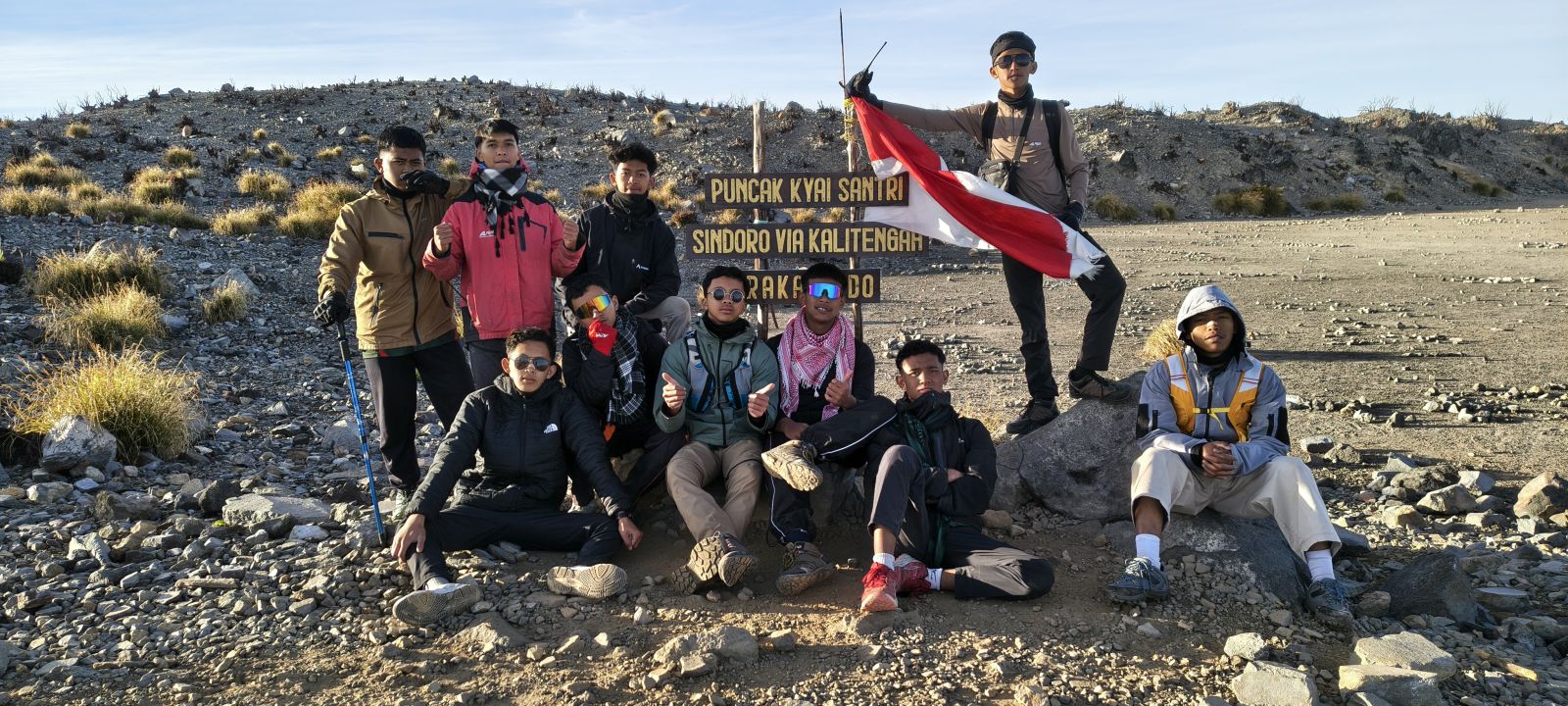 Santri Sapala di puncak Gunung Sindoro