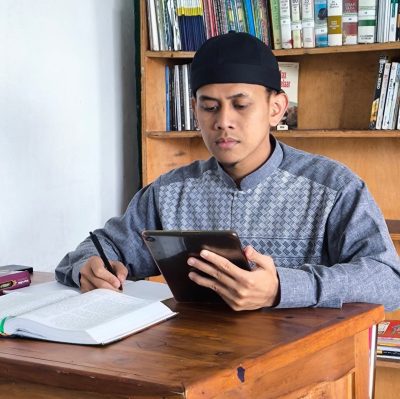 Potret Ustadz Hanif Aji Tetuko