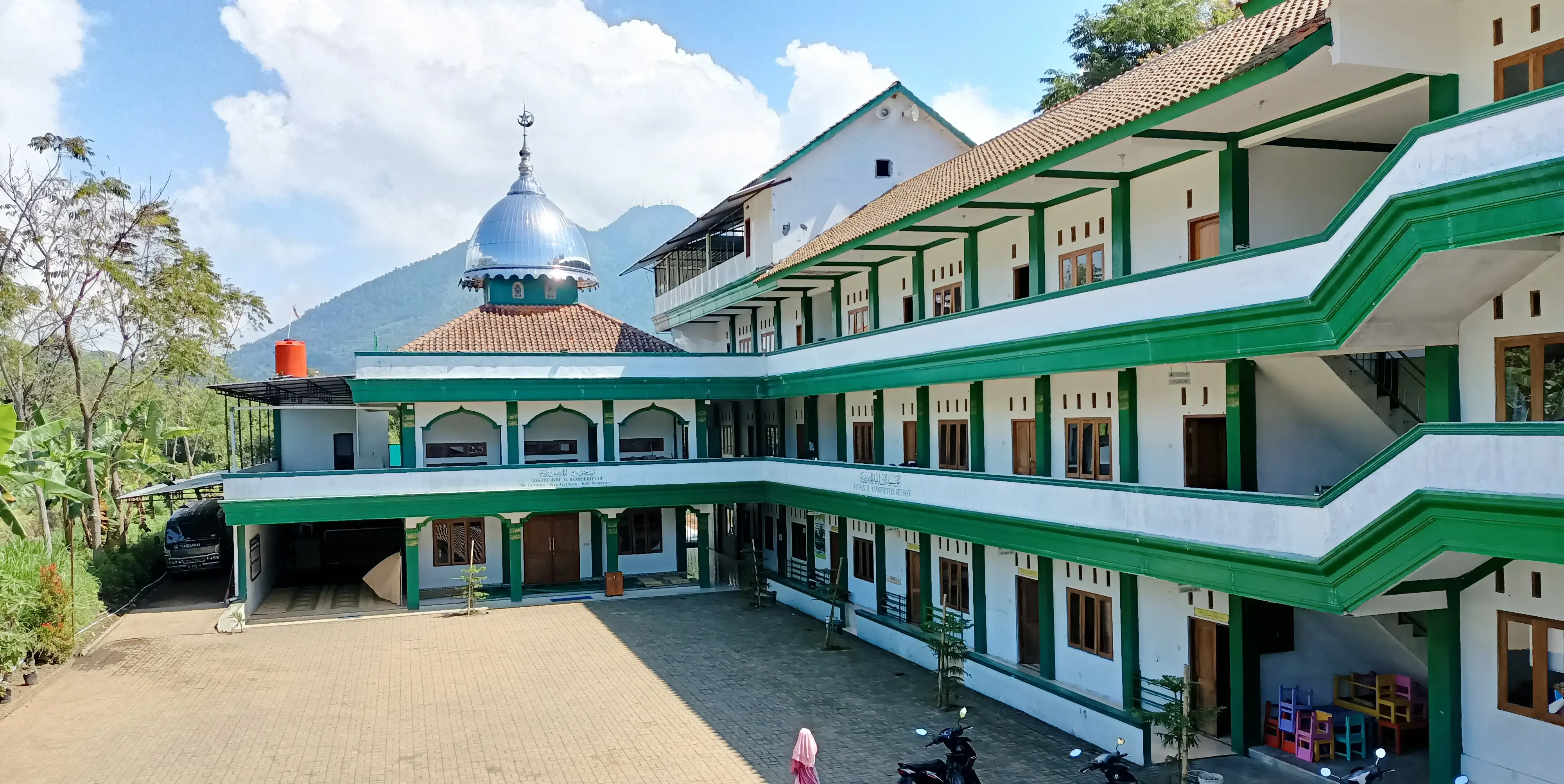 Selayang Pandang