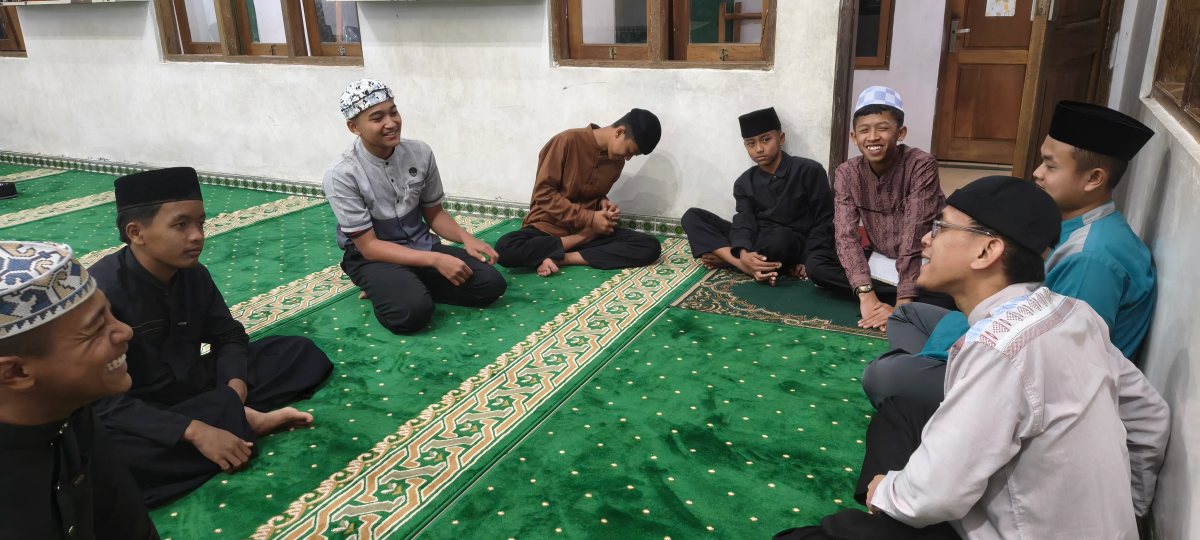 Kumpul Perdana dengan Syaikhul Usroh: Membangun Disiplin dan Adab di Kamar
