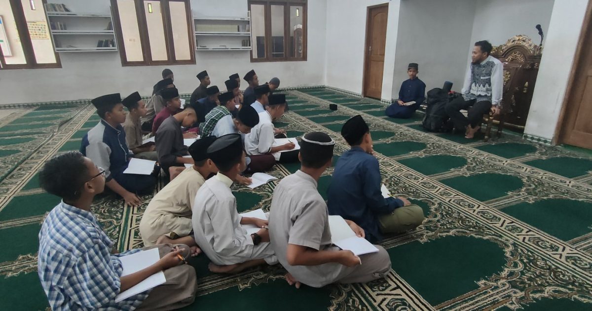 Luqman Memulai dari Tauhid, Bukan dari Tata Tertib